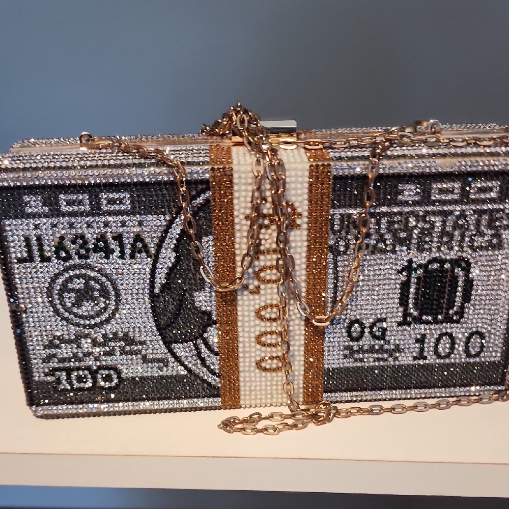 Elegant Beaded Clutch with Gold Chain